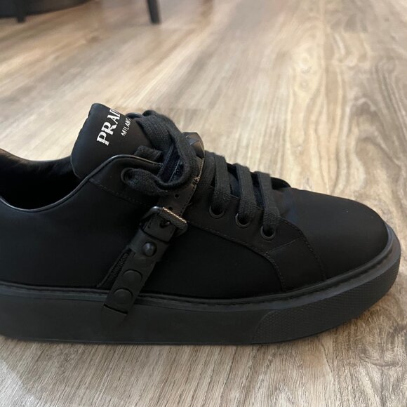 Prada Confortable Shoes! Gently worn! Won't disappoint! Authentic! - Picture 2 of 6